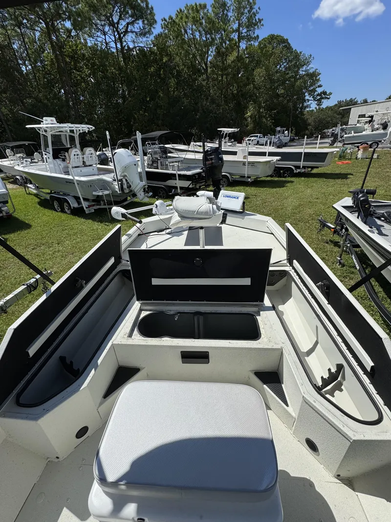 Slide: The Image of Ranger RB200 2022 - 12