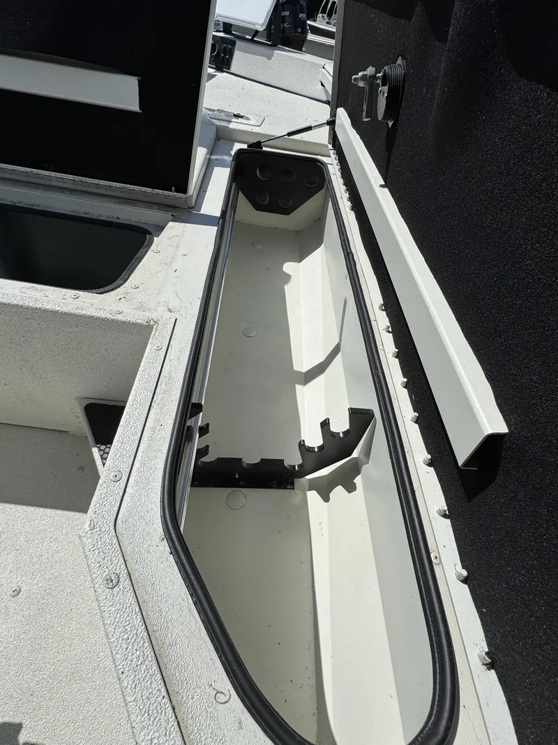 Slide: The Image of Ranger RB200 2022 - 32