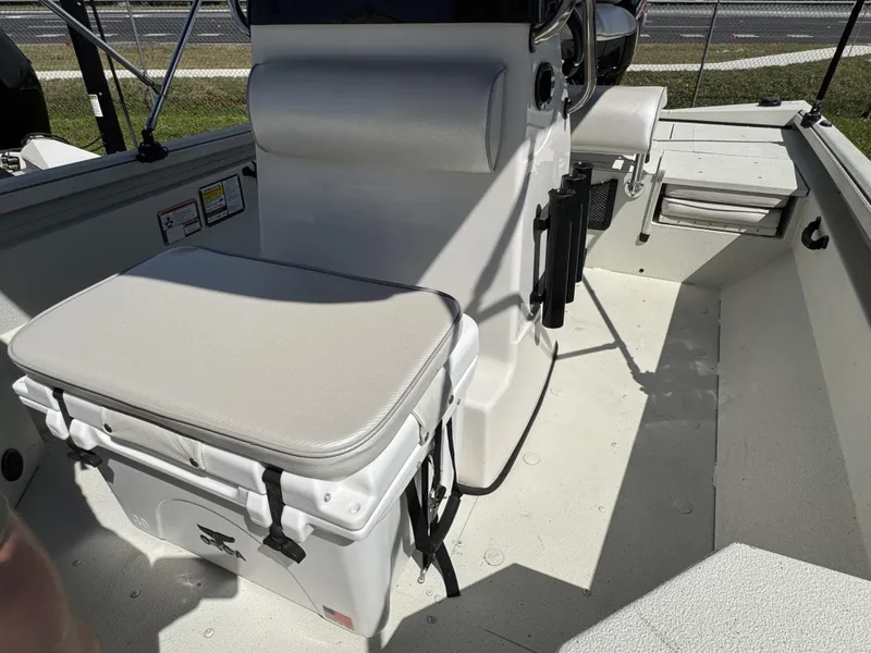 Slide: The Image of Ranger RB200 2022 - 34