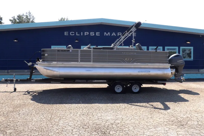 Slide: The Image of Veranda VF22F4 2020 - 1