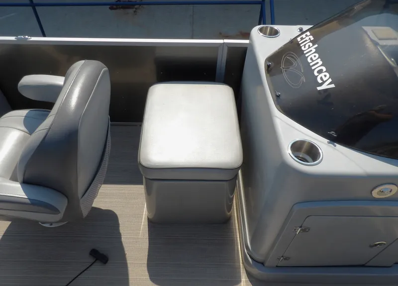 Slide: The Image of Veranda VF22F4 2020 - 16