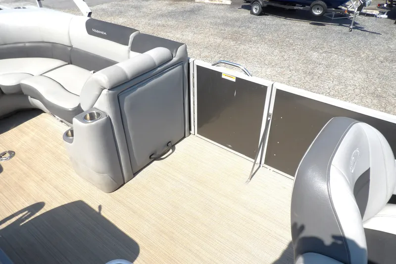 Slide: The Image of Veranda VF22F4 2020 - 17