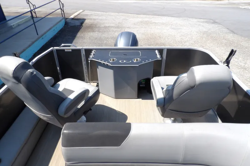 Slide: The Image of Veranda VF22F4 2020 - 21