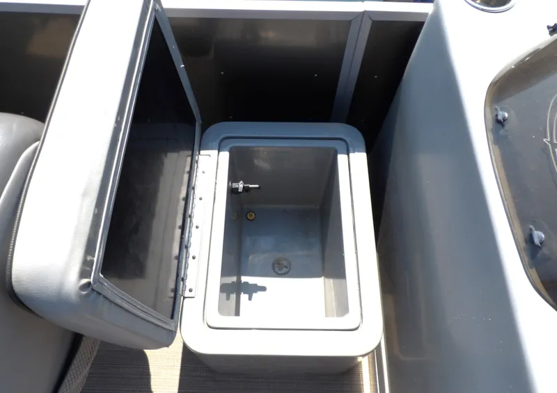 Slide: The Image of Veranda VF22F4 2020 - 7