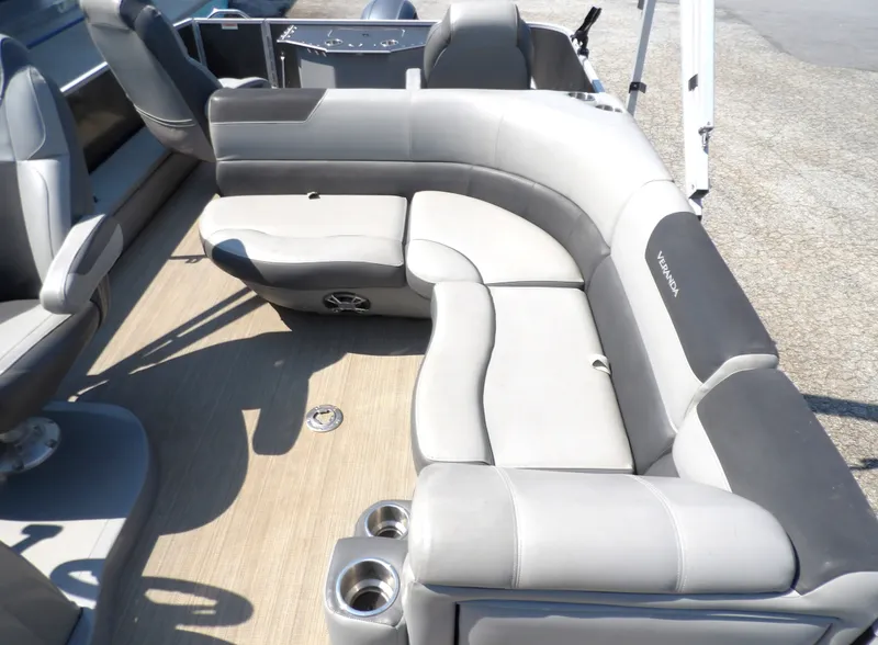 Slide: The Image of Veranda VF22F4 2020 - 8