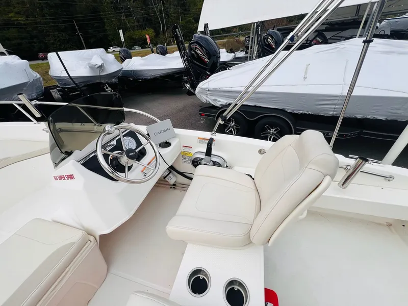 Slide: The Image of Boston Whaler 160 Super Sport 2023 - 14