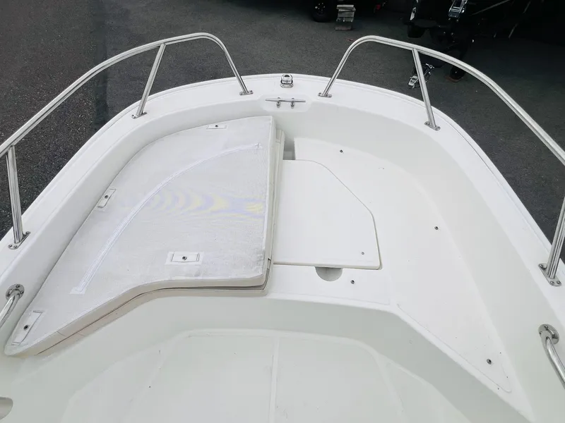 Slide: The Image of Boston Whaler 160 Super Sport 2023 - 18