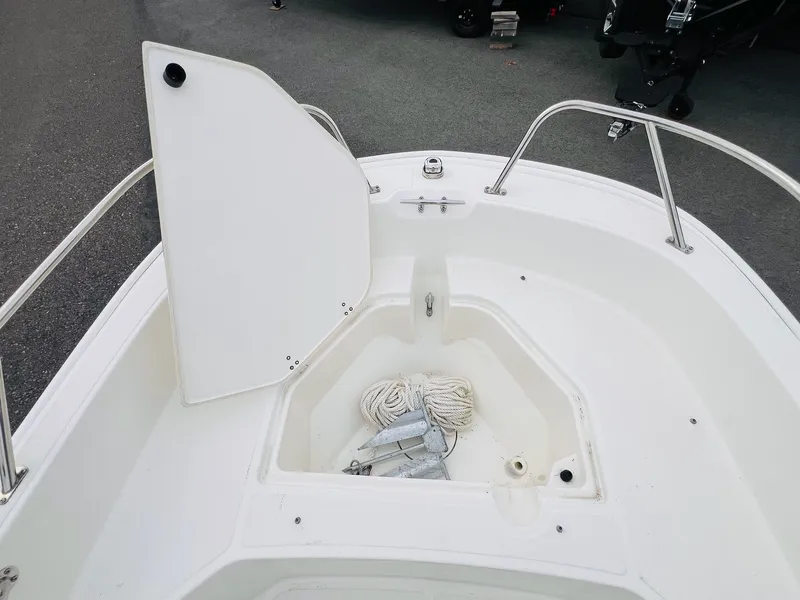 Slide: The Image of Boston Whaler 160 Super Sport 2023 - 23