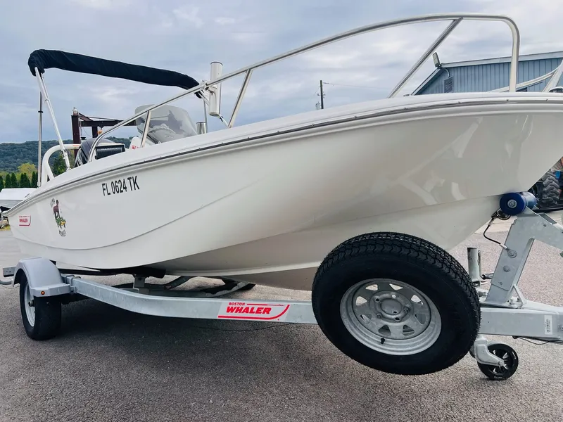 Slide: The Image of Boston Whaler 160 Super Sport 2023 - 28