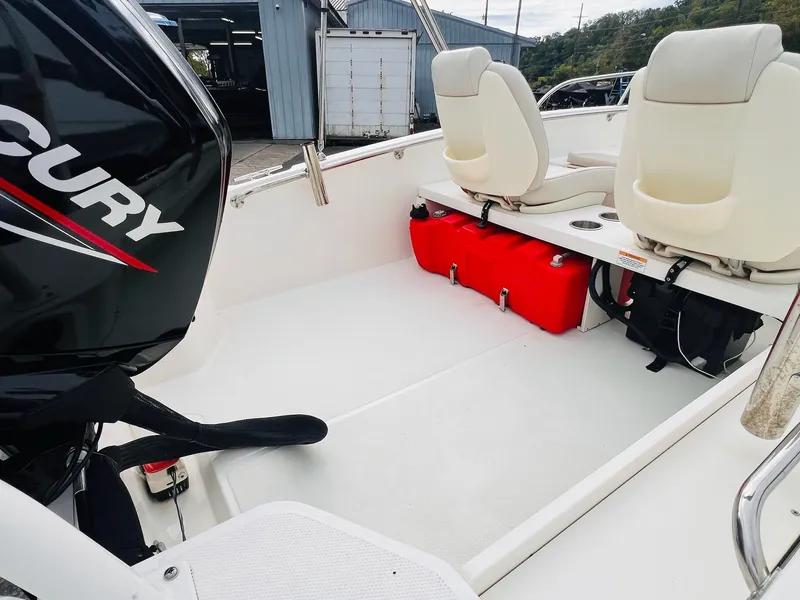 Slide: The Image of Boston Whaler 160 Super Sport 2023 - 38