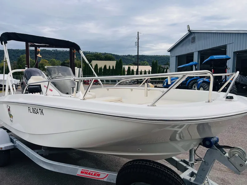 Slide: The Image of Boston Whaler 160 Super Sport 2023 - 6