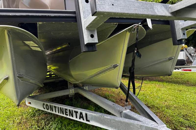 Slide: The Image of 2023 Tahoe Pontoon Cascade Platinum Quad Lounger on Continental trailer, close-up view. - 11
