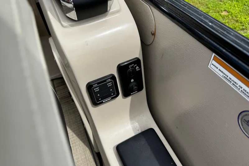 Slide: The Image of Control panel of 2023 Tahoe Pontoon Cascade Platinum Quad Lounger, featuring Suzuki controls. - 41