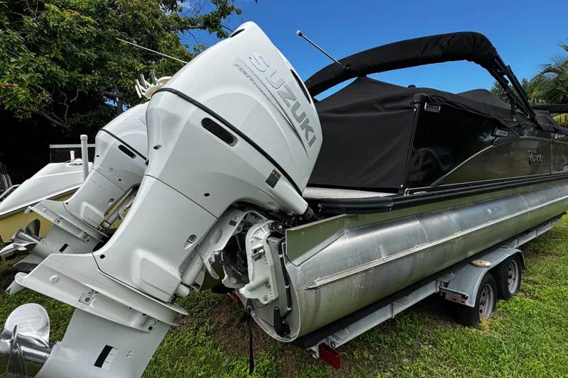 Slide: The Image of 2023 Tahoe Pontoon Cascade Platinum Quad Lounger with Suzuki outboard engine on trailer. - 8