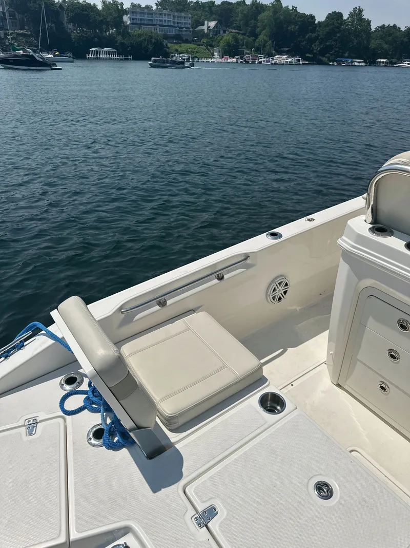 Slide: The Image of Boston Whaler Dauntless 250 2022 - 27