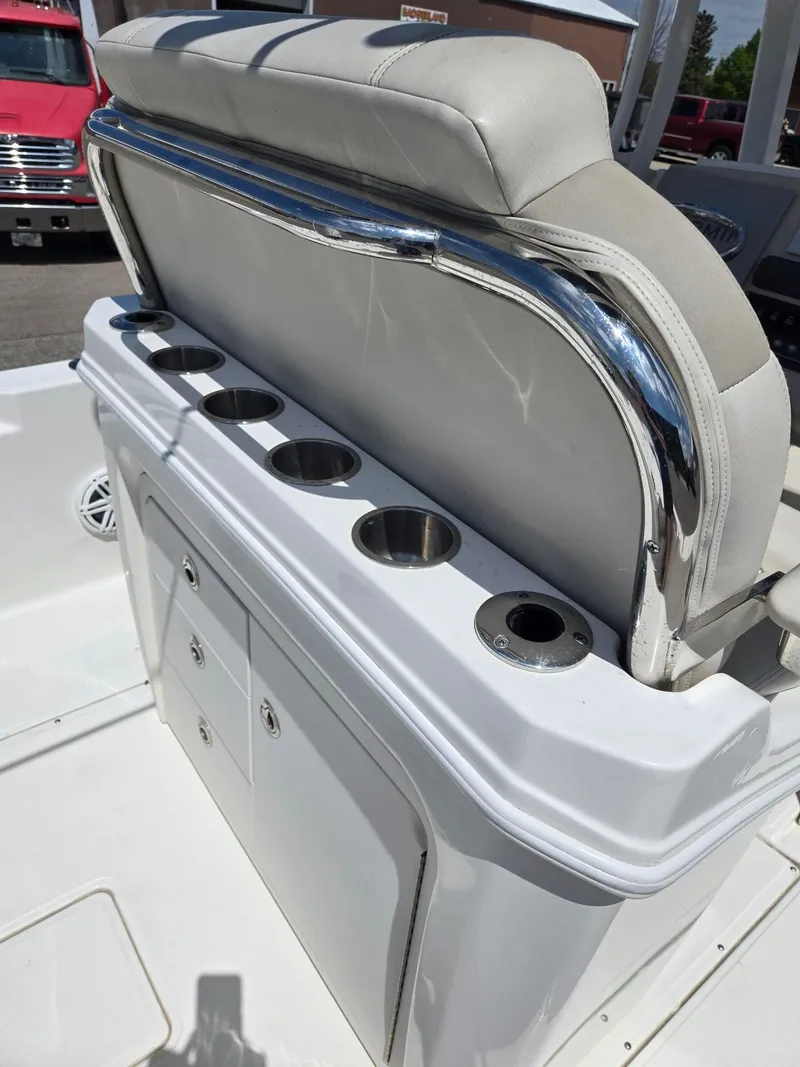 Slide: The Image of Boston Whaler Dauntless 250 2022 - 31