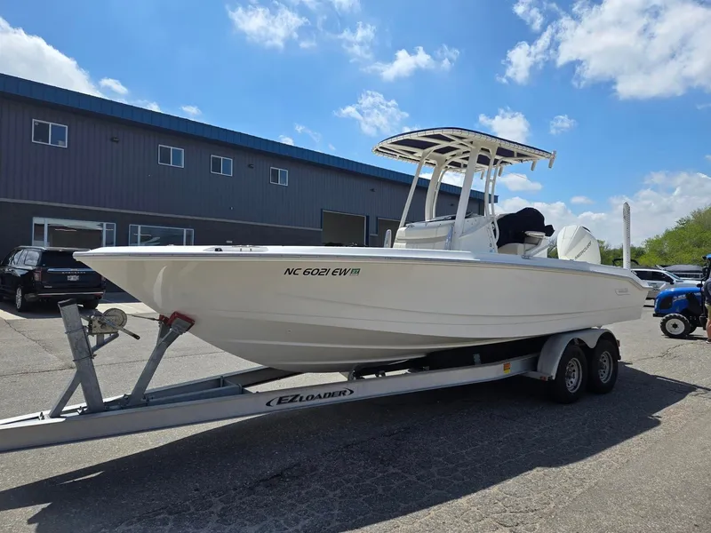 Slide: The Image of Boston Whaler Dauntless 250 2022 - 4