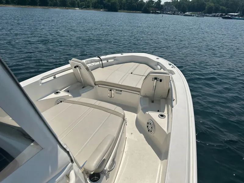Slide: The Image of Boston Whaler Dauntless 250 2022 - 40