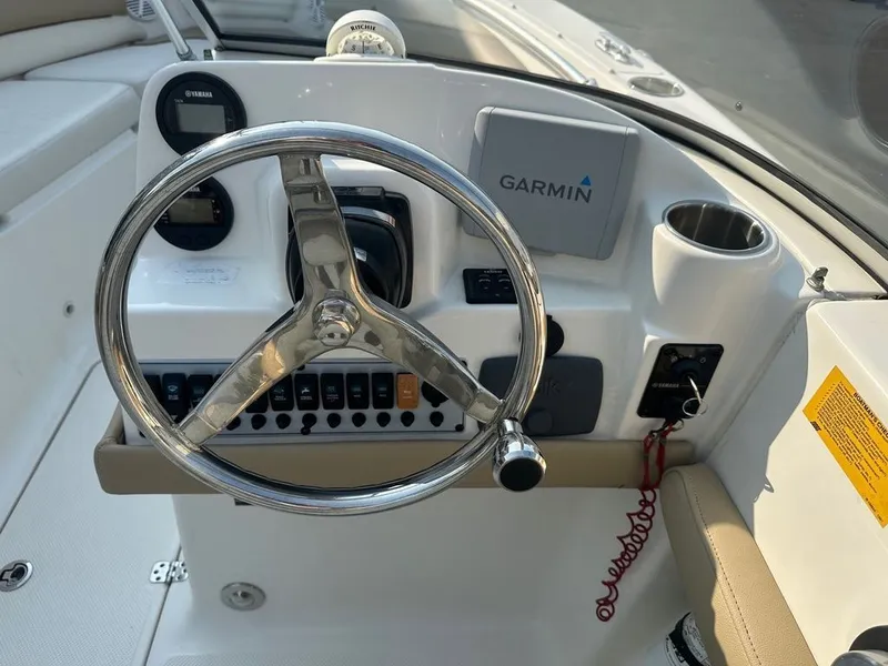 Slide: The Image of Key West 211 Dual Console 2017 - 2