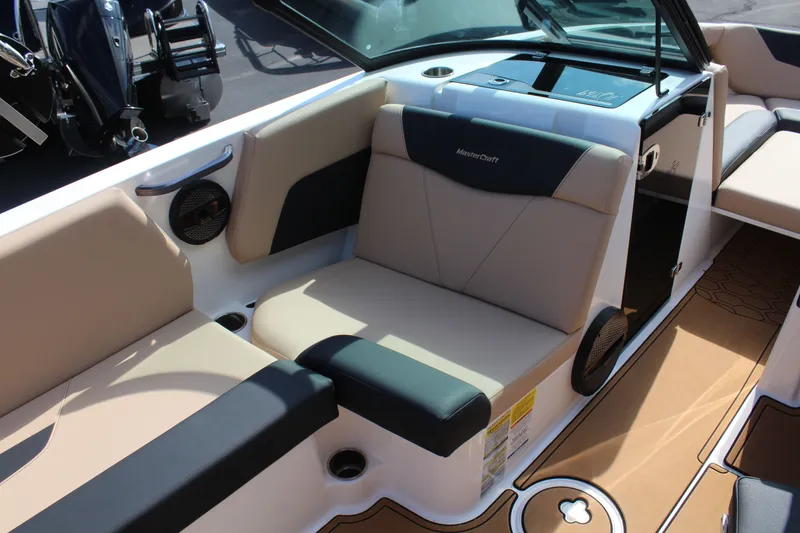 Slide: The Image of MasterCraft NXT22 2024 - 10