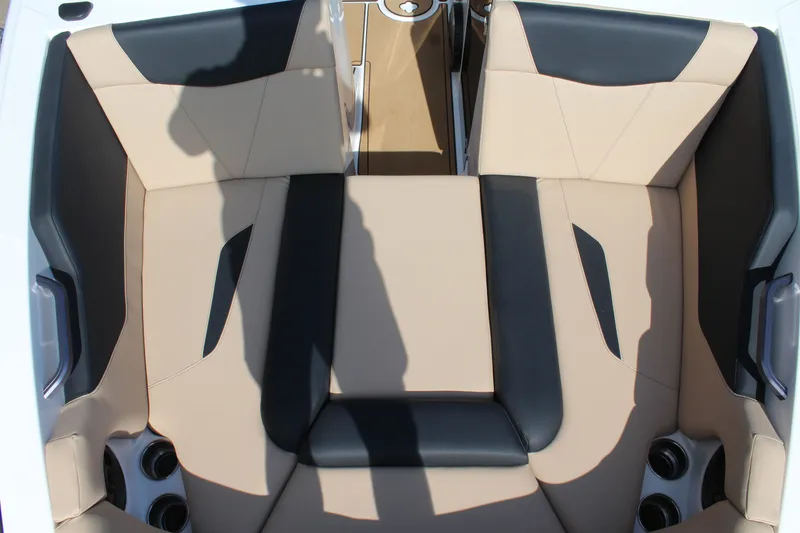 Slide: The Image of MasterCraft NXT22 2024 - 14