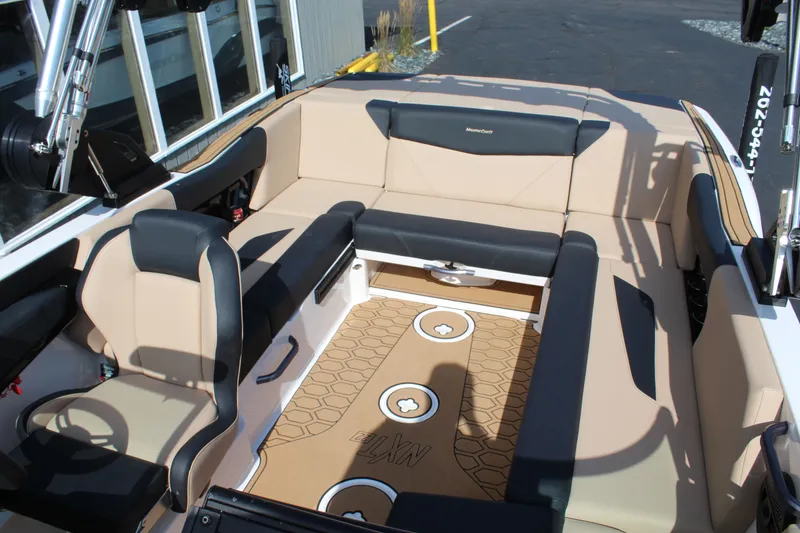 Slide: The Image of MasterCraft NXT22 2024 - 15