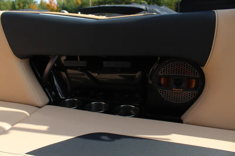 Slide: The Image of MasterCraft NXT22 2024 - 17