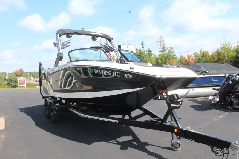 Slide: The Image of MasterCraft NXT22 2024 - 4
