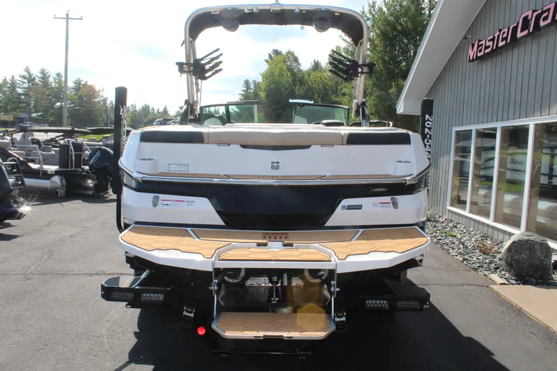 Slide: The Image of MasterCraft NXT22 2024 - 7