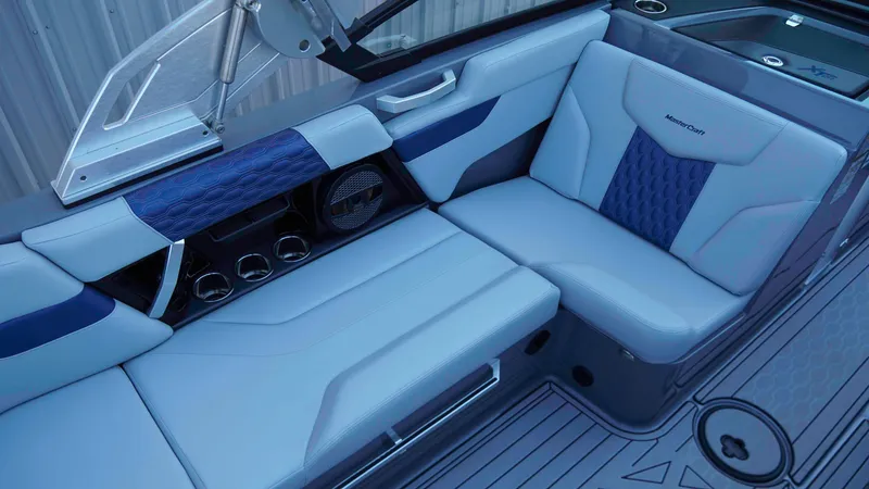 Slide: The Image of MasterCraft XT20 2023 - 10