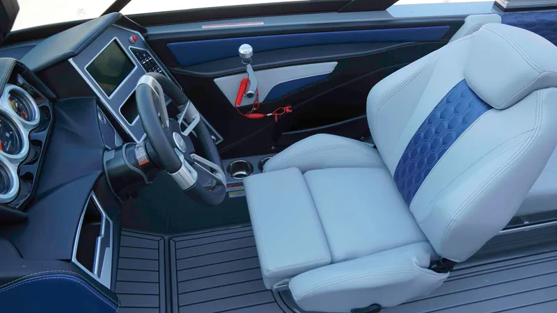 Slide: The Image of MasterCraft XT20 2023 - 13