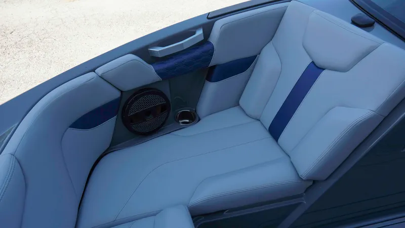 Slide: The Image of MasterCraft XT20 2023 - 16