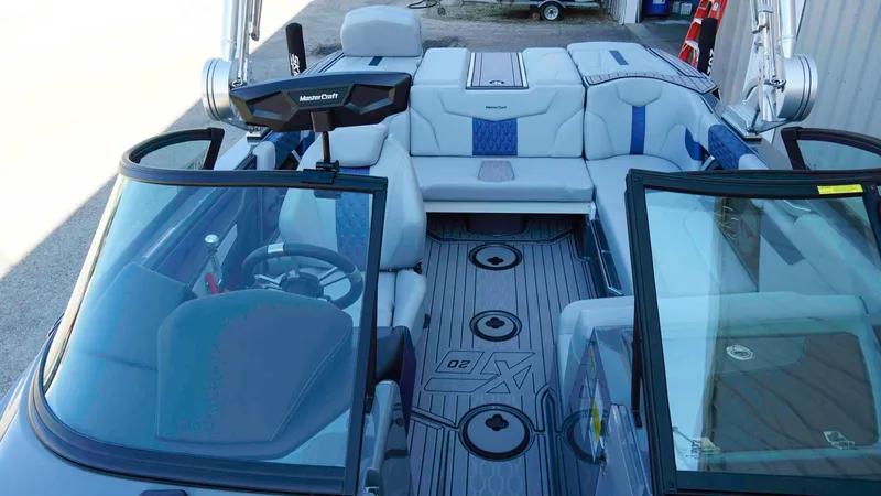 Slide: The Image of MasterCraft XT20 2023 - 18