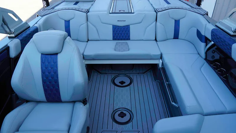 Slide: The Image of MasterCraft XT20 2023 - 19