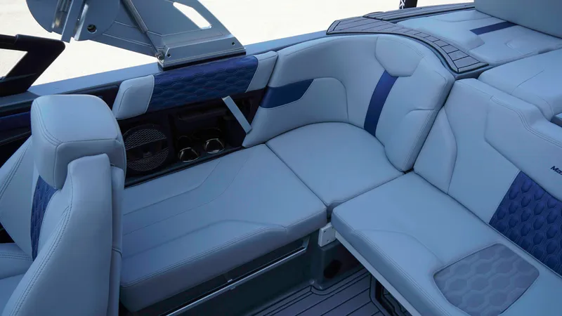 Slide: The Image of MasterCraft XT20 2023 - 20