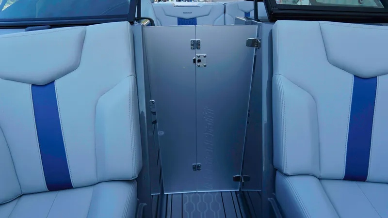 Slide: The Image of MasterCraft XT20 2023 - 22