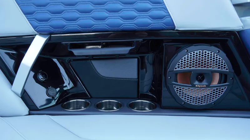 Slide: The Image of MasterCraft XT20 2023 - 24