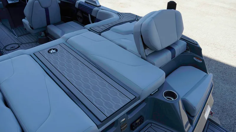 Slide: The Image of MasterCraft XT20 2023 - 25