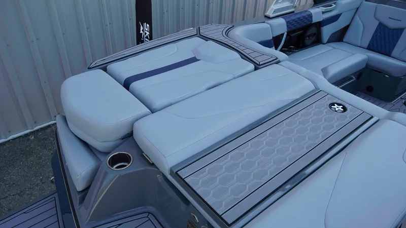 Slide: The Image of MasterCraft XT20 2023 - 26