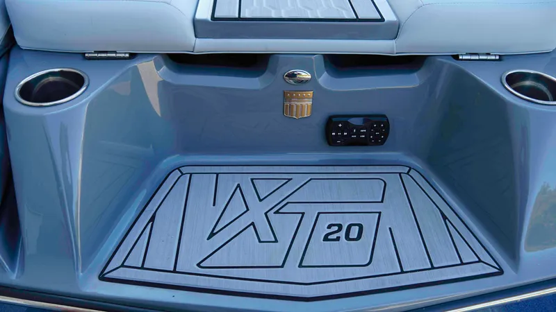 Slide: The Image of MasterCraft XT20 2023 - 27