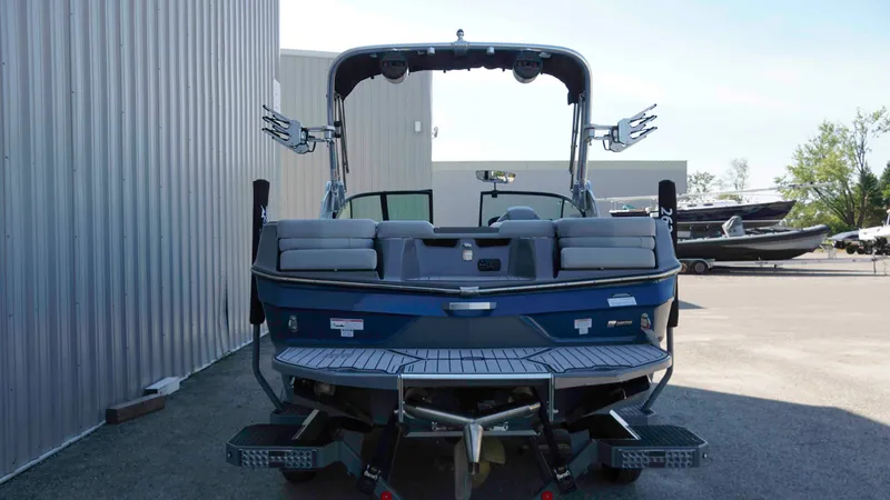Slide: The Image of MasterCraft XT20 2023 - 5
