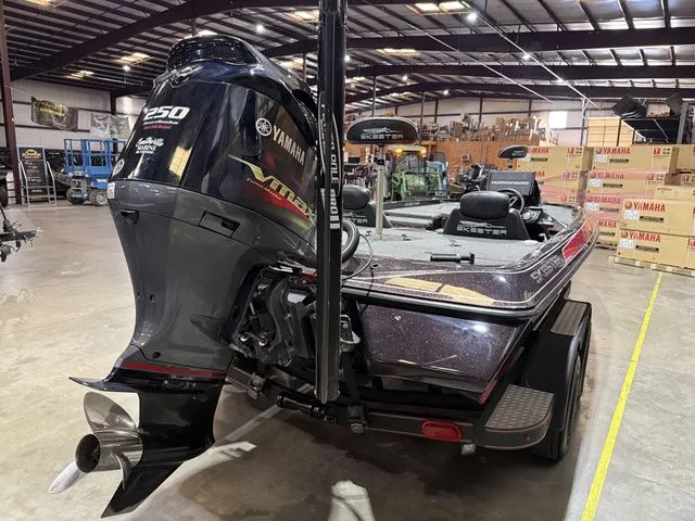 Slide: The Image of Skeeter ZX250 W/Yamaha 250 2020 - 4