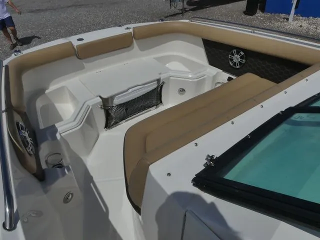 Slide: The Image of Sea Ray SDX 250 Outboard 2022 - 12