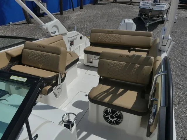 Slide: The Image of Sea Ray SDX 250 Outboard 2022 - 14