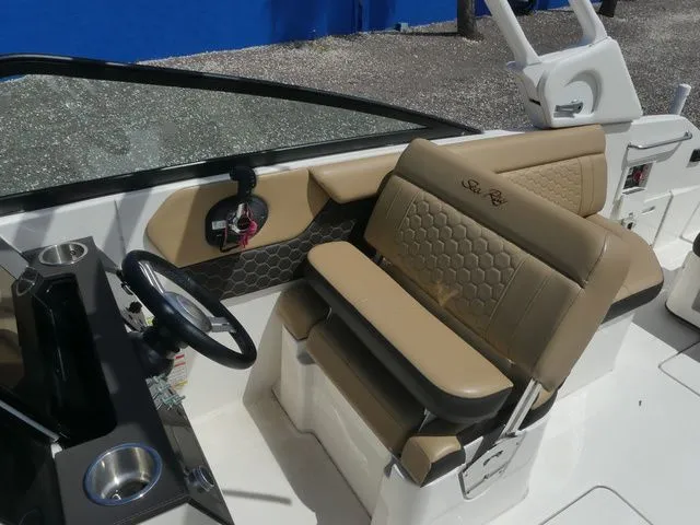 Slide: The Image of Sea Ray SDX 250 Outboard 2022 - 15
