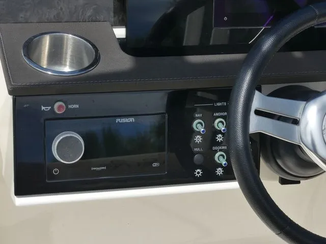 Slide: The Image of Sea Ray SDX 250 Outboard 2022 - 19