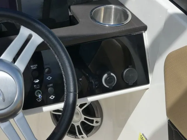 Slide: The Image of Sea Ray SDX 250 Outboard 2022 - 20