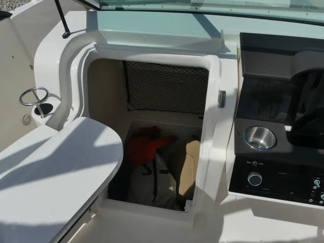 Slide: The Image of Sea Ray SDX 250 Outboard 2022 - 22