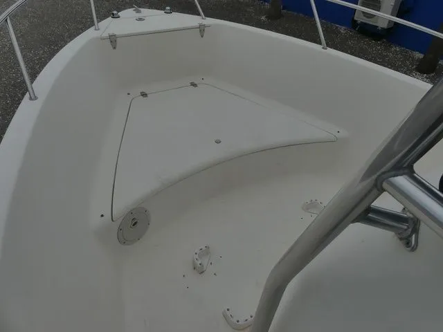 Slide: The Image of Caravelle 210 Center Console 2000 - 13