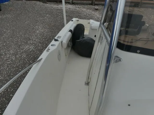 Slide: The Image of Caravelle 210 Center Console 2000 - 16